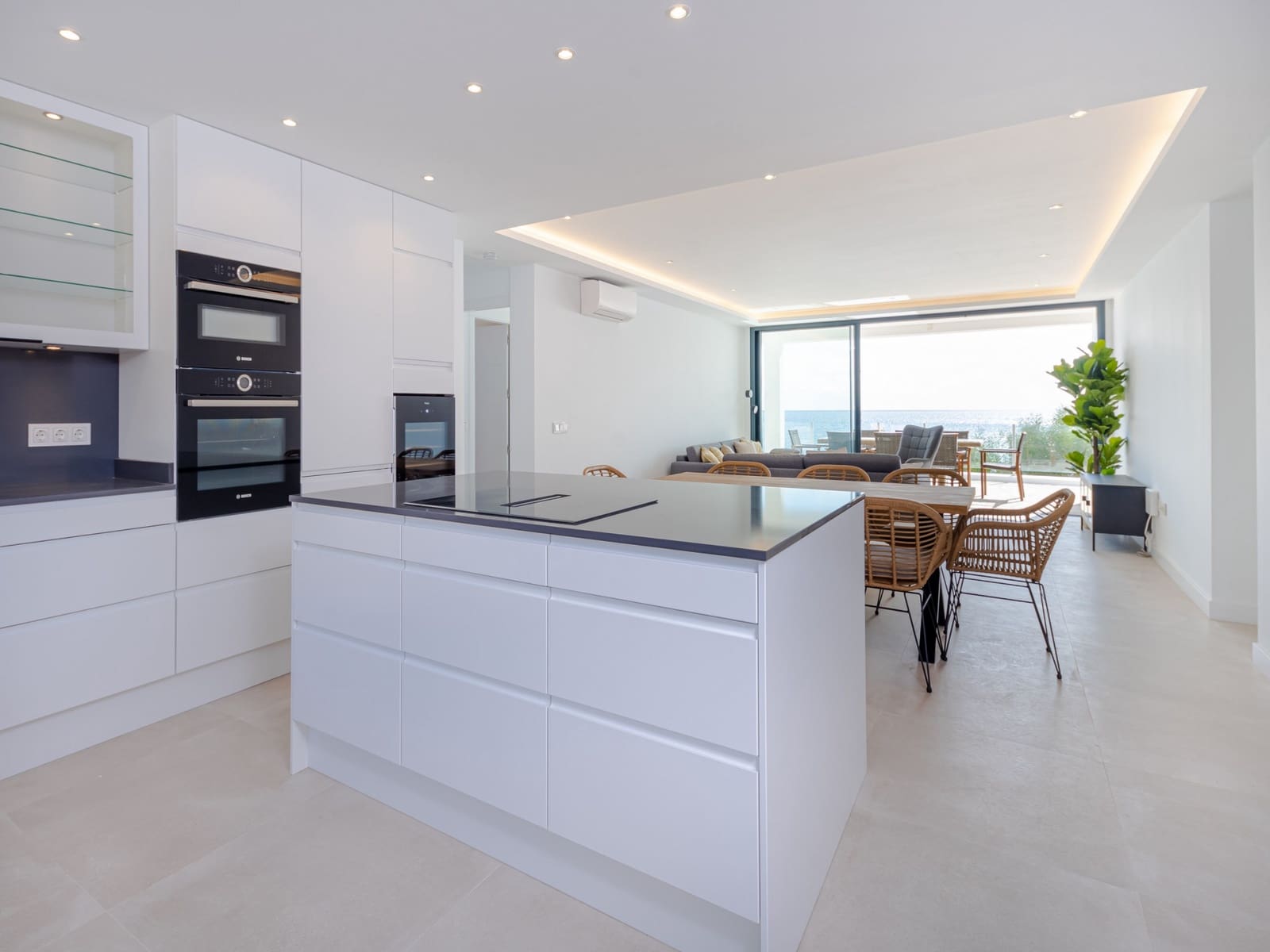 4 bedroom Villa for sale in Marbella with pool garage - € 2,495,000 (Ref: 10066480)