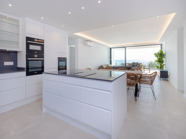 4 bedroom Villa for sale in Marbella with pool garage - € 2,495,000 (Ref: 10066480)