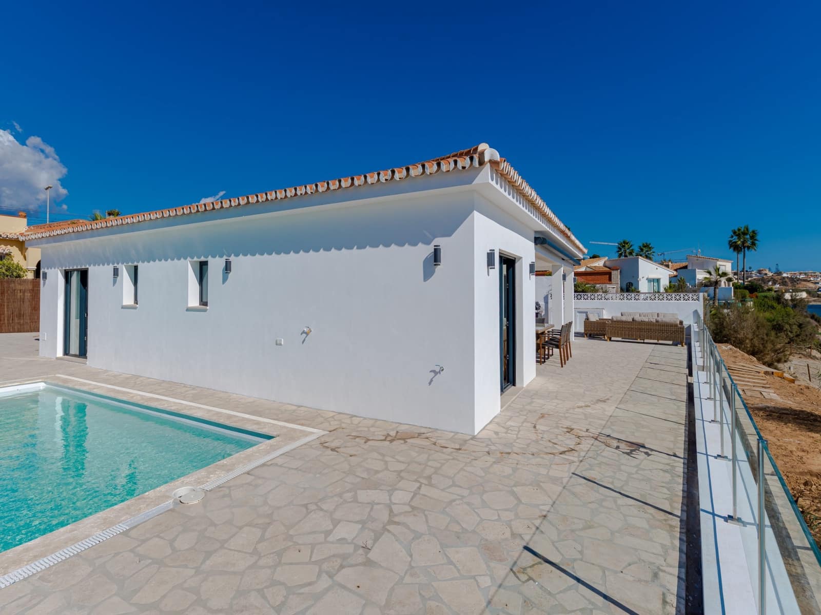 4 bedroom Villa for sale in Marbella with pool garage - € 2,495,000 (Ref: 10066480)