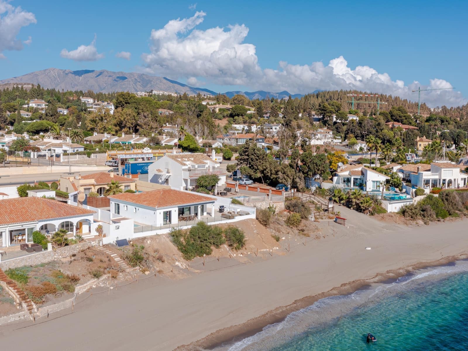 4 bedroom Villa for sale in Marbella with pool garage - € 2,495,000 (Ref: 10066480)