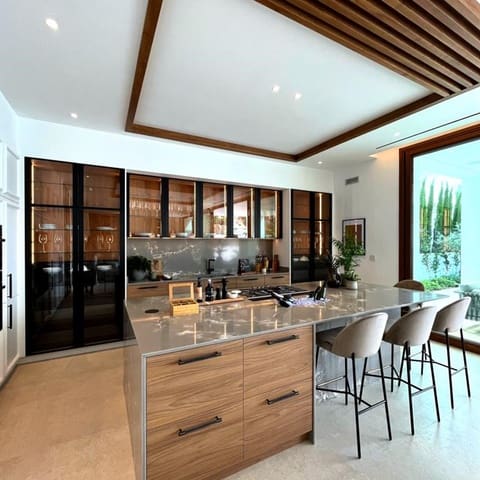 5 bedroom Villa for sale in Marbella with pool garage - € 6,350,000 (Ref: 10066486)