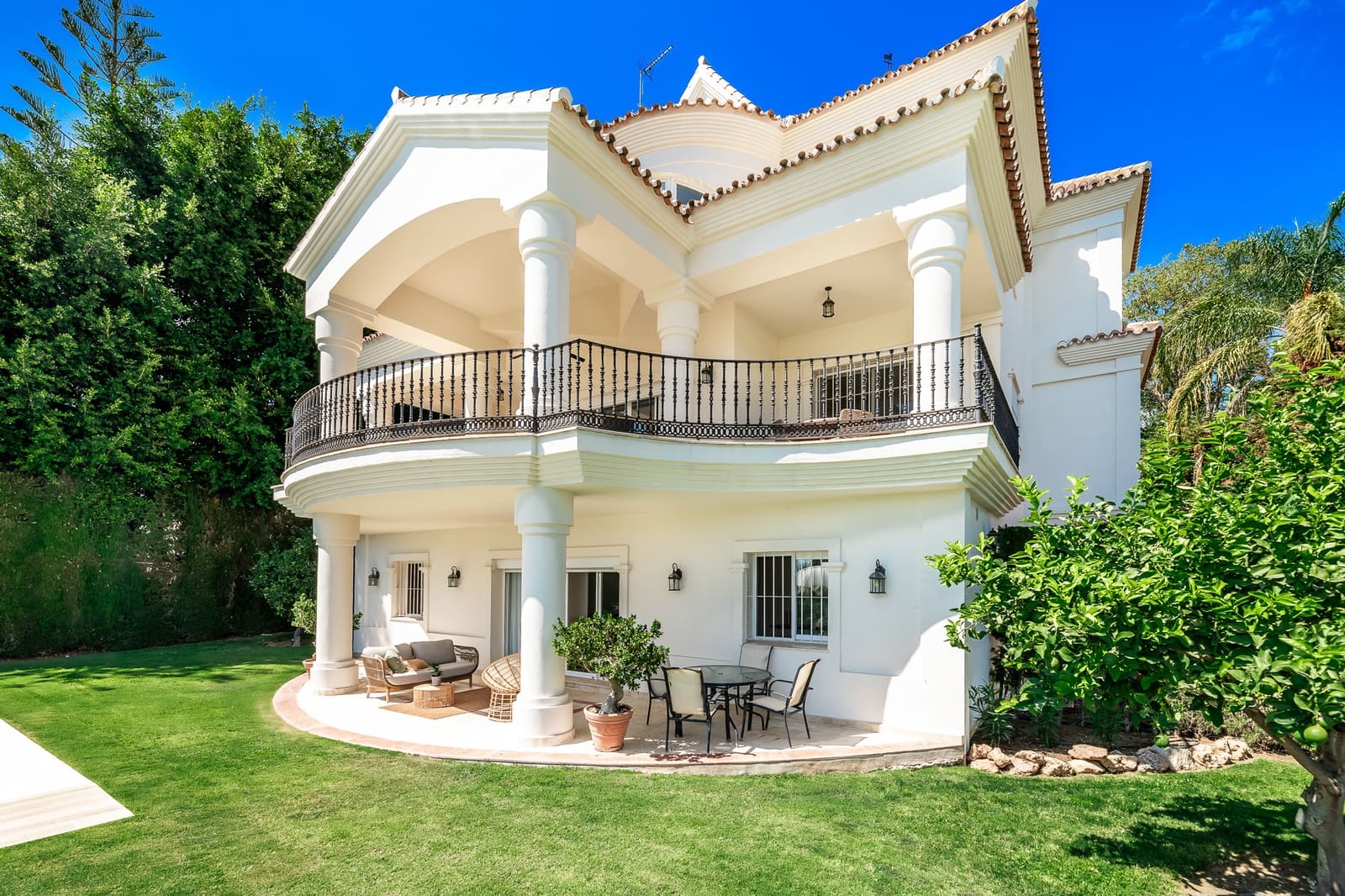 7 bedroom Villa for sale in Marbella with pool garage - € 4,950,000 (Ref: 10066488)