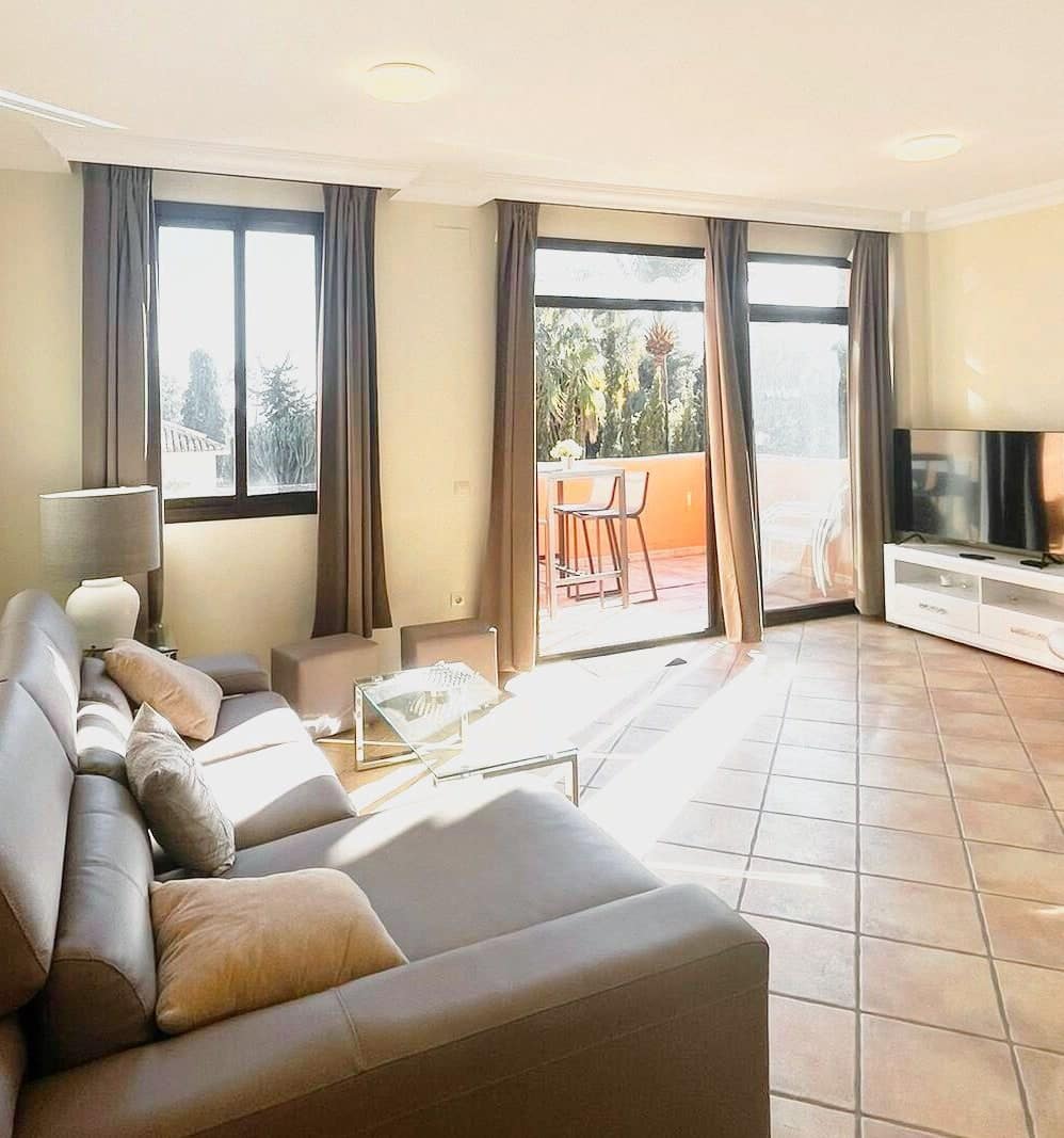 3 bedroom Apartment for sale in El Paraiso with pool - € 490,000 (Ref: 10066497)