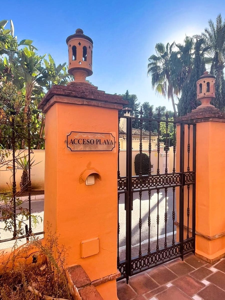 3 bedroom Apartment for sale in El Paraiso with pool - € 490,000 (Ref: 10066497)