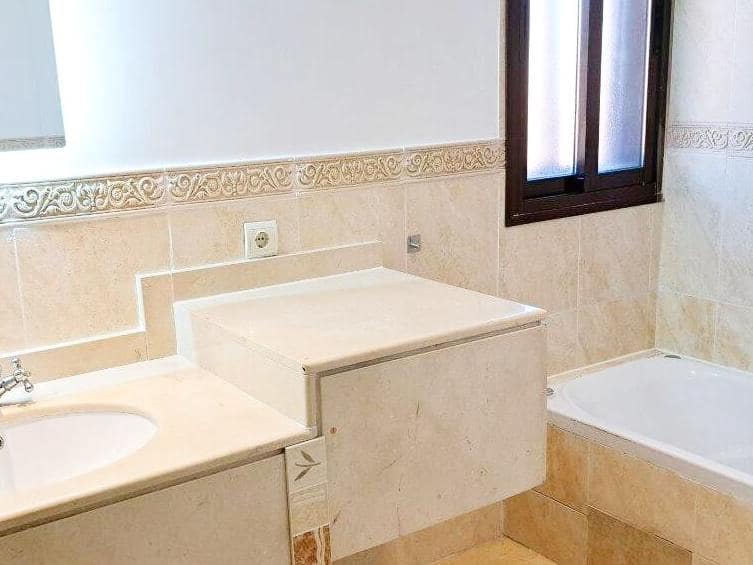 3 bedroom Apartment for sale in Marbella with pool - € 490,000 (Ref: 10066498)