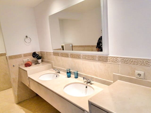 3 bedroom Apartment for sale in Marbella with pool - € 490,000 (Ref: 10066498)
