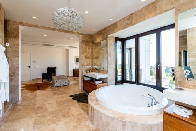 4 Zimmer Villa zu verkaufen in Marbella mit Pool Garage - 4.495.000 € (Ref: 10066503)