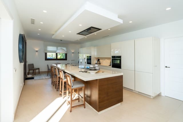 4 Zimmer Villa zu verkaufen in Marbella mit Pool Garage - 4.495.000 € (Ref: 10066503)