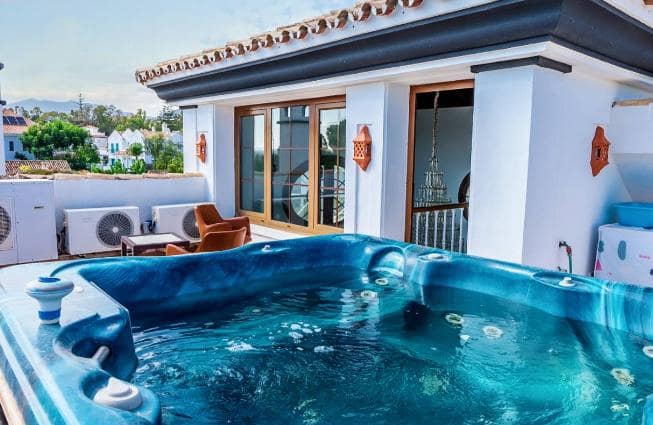 5 bedroom Villa for sale in Marbella with pool garage - € 1,940,000 (Ref: 10066510)