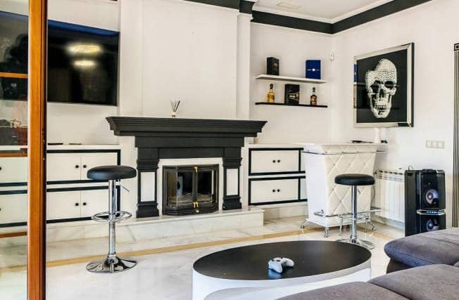 5 bedroom Villa for sale in Marbella with pool garage - € 1,940,000 (Ref: 10066510)