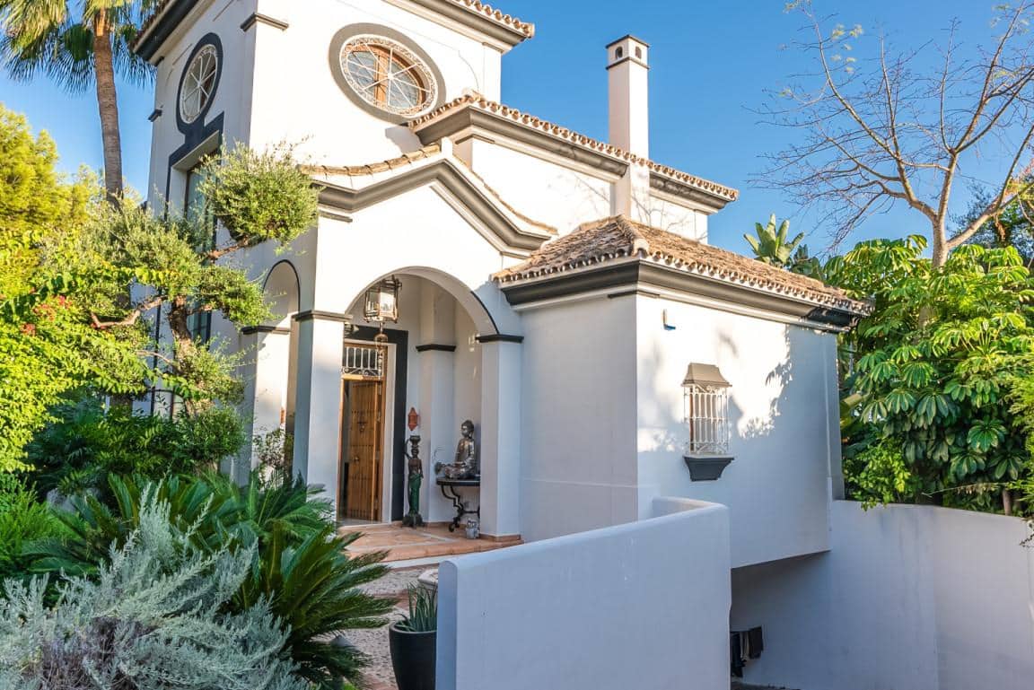 5 bedroom Villa for sale in Marbella with pool garage - € 1,940,000 (Ref: 10066510)