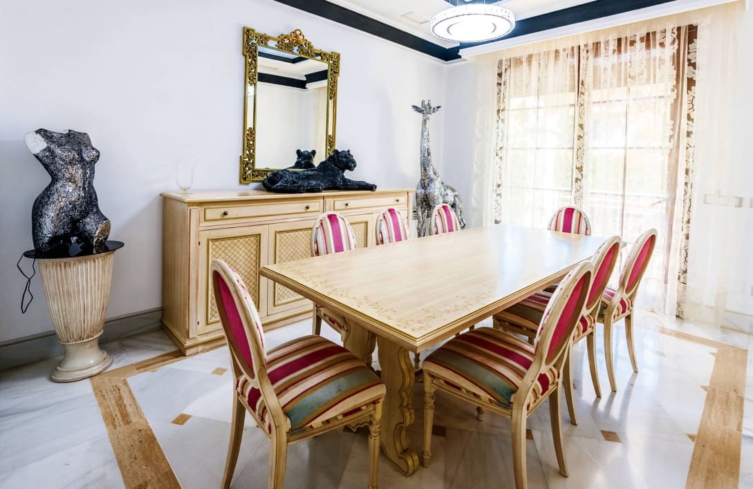 5 bedroom Villa for sale in Marbella with pool garage - € 1,940,000 (Ref: 10066510)
