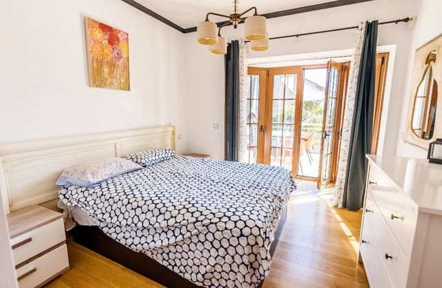 5 bedroom Villa for sale in Marbella with pool garage - € 1,940,000 (Ref: 10066510)