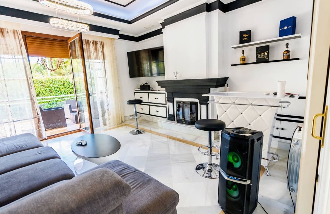 5 bedroom Villa for sale in Marbella with pool garage - € 1,940,000 (Ref: 10066510)