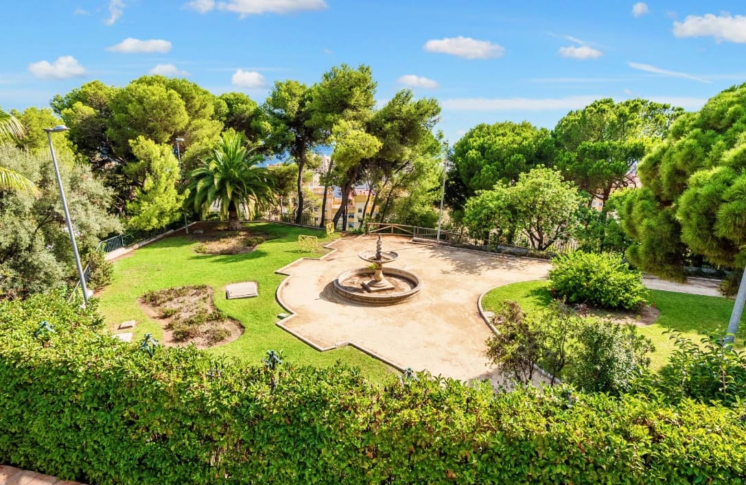 5 bedroom Villa for sale in Marbella with pool garage - € 1,940,000 (Ref: 10066510)