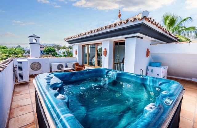 5 bedroom Villa for sale in Marbella with pool garage - € 1,940,000 (Ref: 10066510)