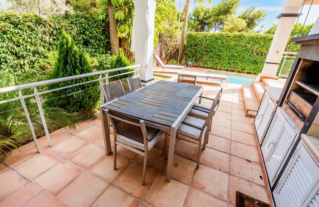 5 bedroom Villa for sale in Marbella with pool garage - € 1,940,000 (Ref: 10066510)