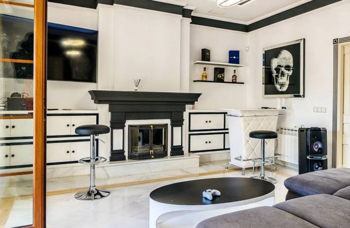 5 bedroom Villa for sale in Marbella with pool garage - € 1,940,000 (Ref: 10066510)