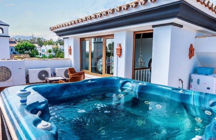 5 bedroom Villa for sale in Marbella with pool garage - € 1,940,000 (Ref: 10066510)