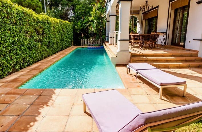 5 bedroom Villa for sale in Marbella with pool garage - € 1,940,000 (Ref: 10066510)
