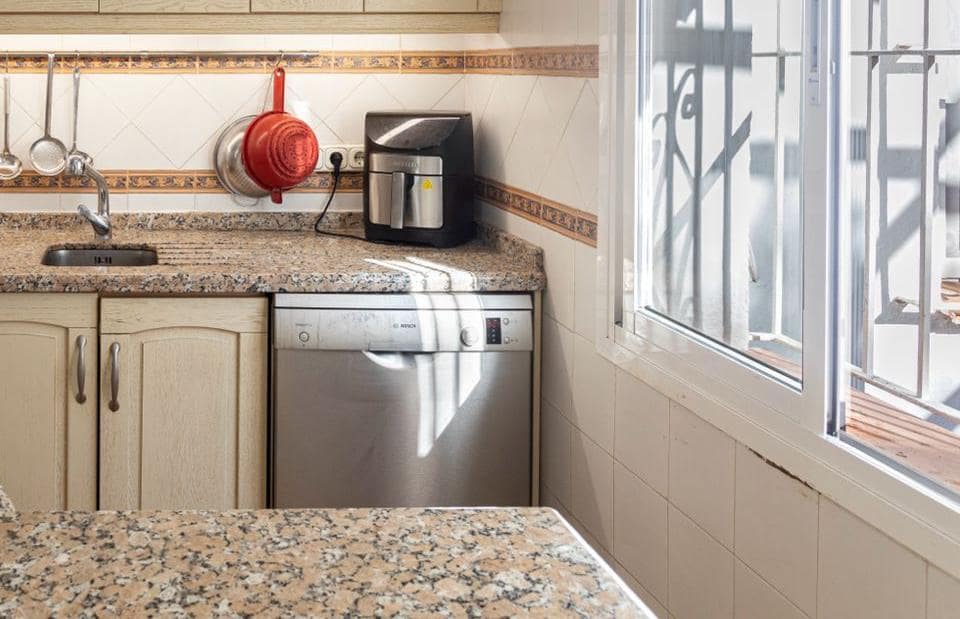 Chalet de 3 habitaciones en Marbella en venta con piscina - 1.200.000 € (Ref: 10066513)