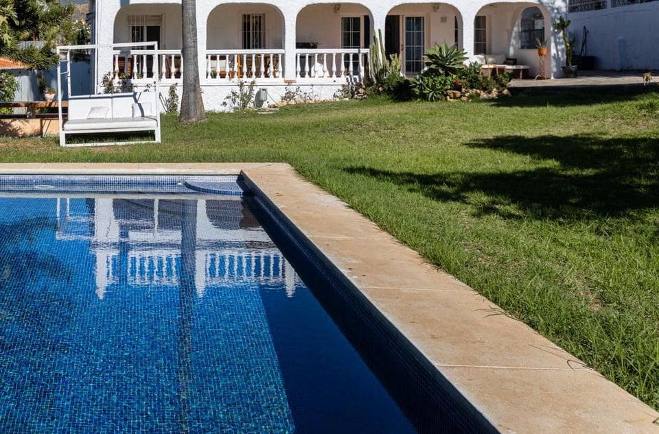 Chalet de 3 habitaciones en Marbella en venta con piscina - 1.200.000 € (Ref: 10066513)