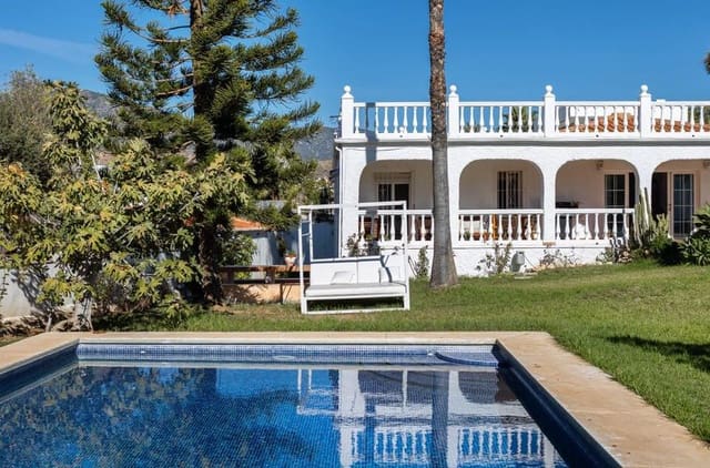 Chalet de 3 habitaciones en Marbella en venta con piscina - 1.200.000 € (Ref: 10066513)