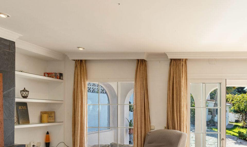 Chalet de 3 habitaciones en Marbella en venta con piscina - 1.200.000 € (Ref: 10066513)