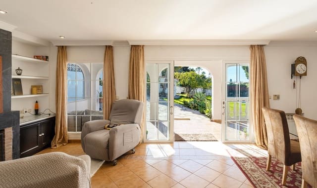 Chalet de 3 habitaciones en Marbella en venta con piscina - 1.200.000 € (Ref: 10066513)