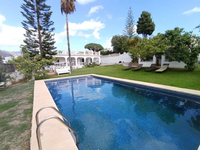 Chalet de 3 habitaciones en Marbella en venta con piscina - 1.200.000 € (Ref: 10066513)