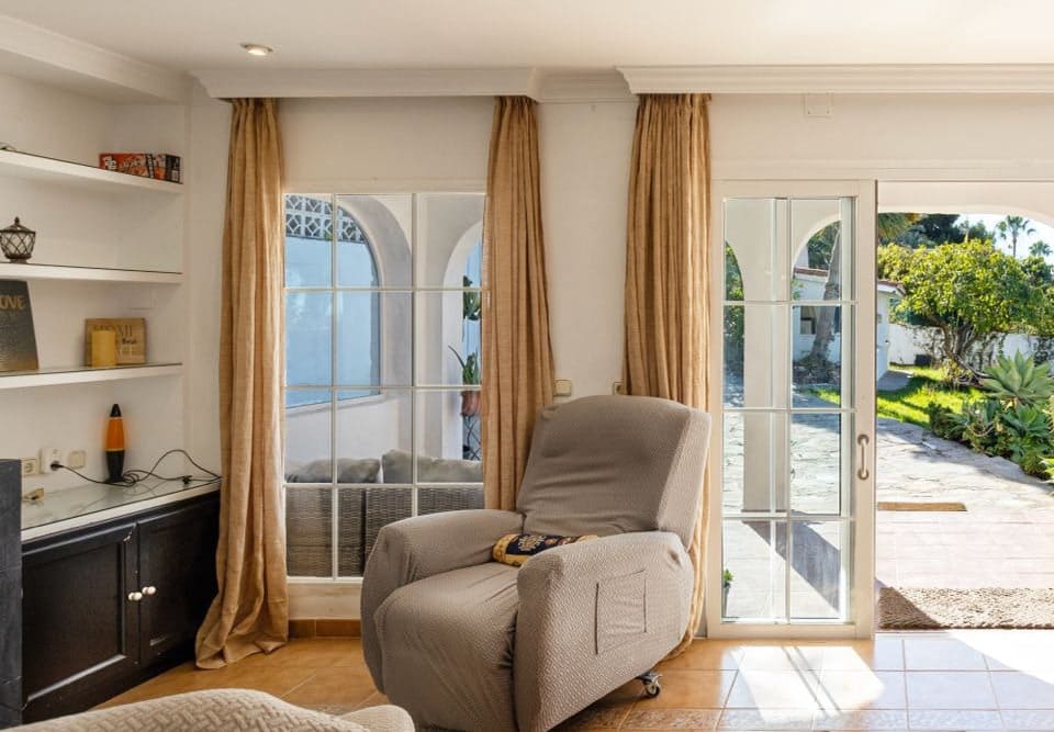 3 bedroom Villa for sale in Marbella with pool - € 1,200,000 (Ref: 10066513)