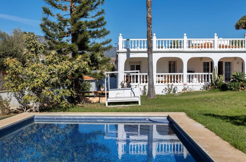 3 bedroom Villa for sale in Marbella with pool - € 1,200,000 (Ref: 10066513)