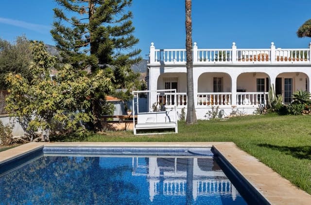 3 soveværelse Villa til salg i Marbella med swimmingpool - € 1.200.000 (Ref: 10066513)