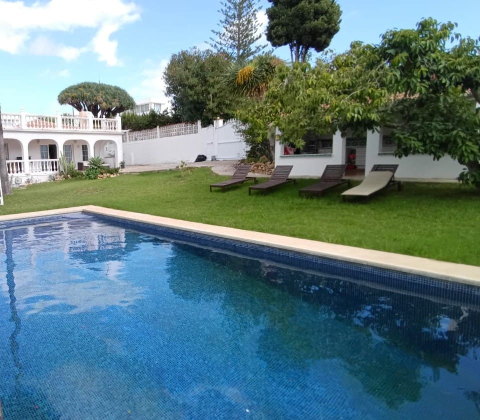 3 bedroom Villa for sale in Marbella with pool - € 1,200,000 (Ref: 10066513)
