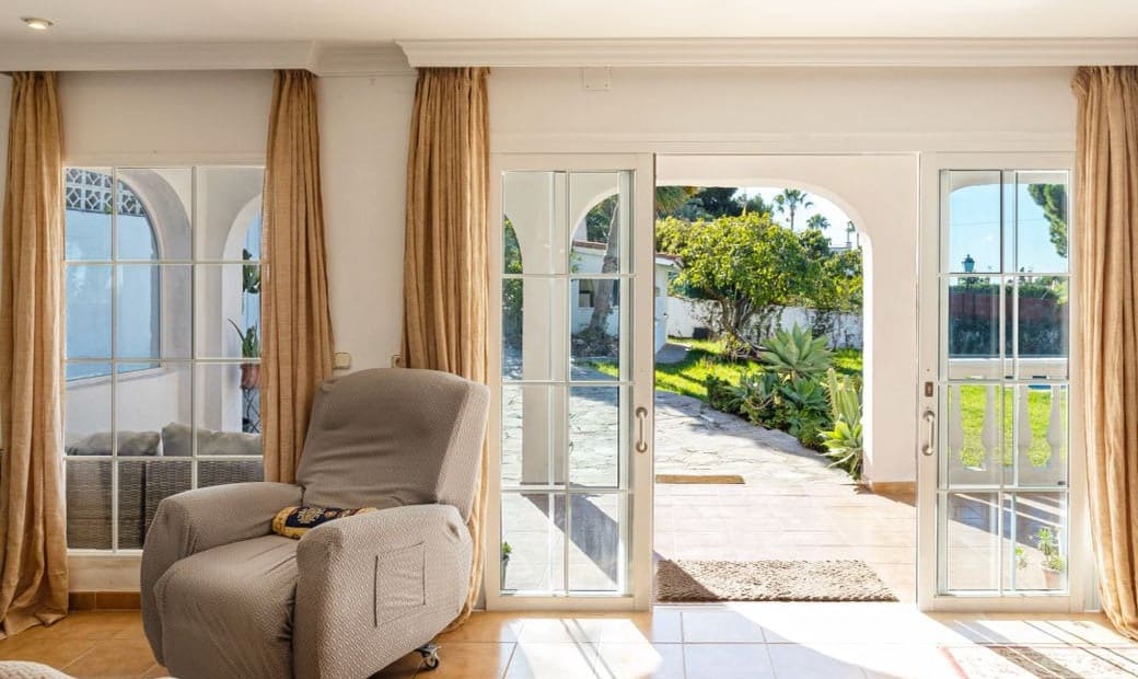 3 bedroom Villa for sale in Marbella with pool - € 1,200,000 (Ref: 10066513)