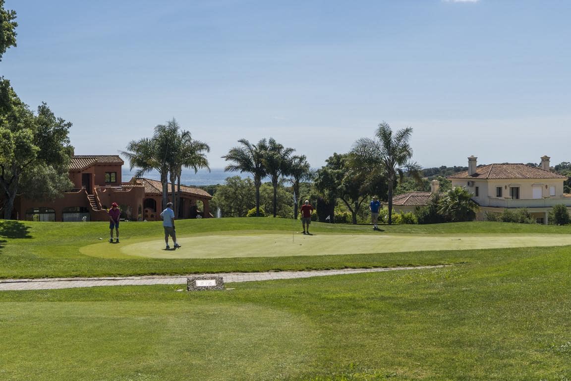 3 bedroom Apartment for sale in San Roque with pool garage - € 360,000 (Ref: 10066526)