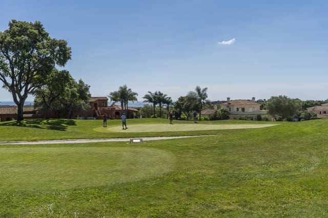 3 slaapkamer Appartement te koop in San Roque met zwembad garage - € 360.000 (Ref: 10066526)
