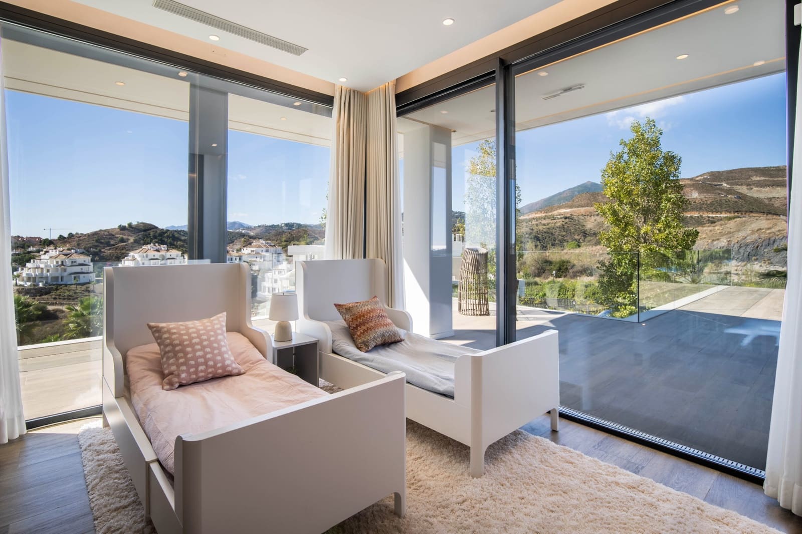 4 slaapkamer Villa te koop in Marbella met zwembad garage - € 3.250.000 (Ref: 10066536)