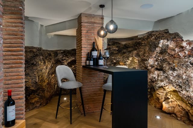 3 makuuhuone Huvila myytävänä paikassa Marbella mukana uima-altaan 
autotalli - 1 750 000 € (Ref: 10066540)