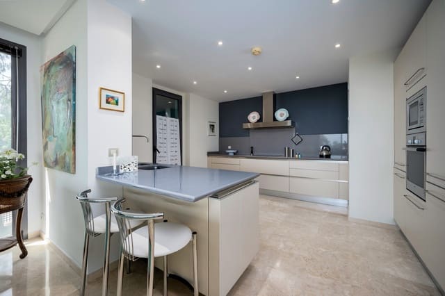 3 bedroom Apartment for sale in Marbella with pool garage - € 1,595,000 (Ref: 10066543)