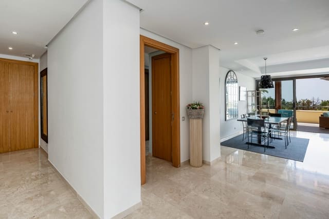 3 bedroom Apartment for sale in Marbella with pool garage - € 1,595,000 (Ref: 10066543)