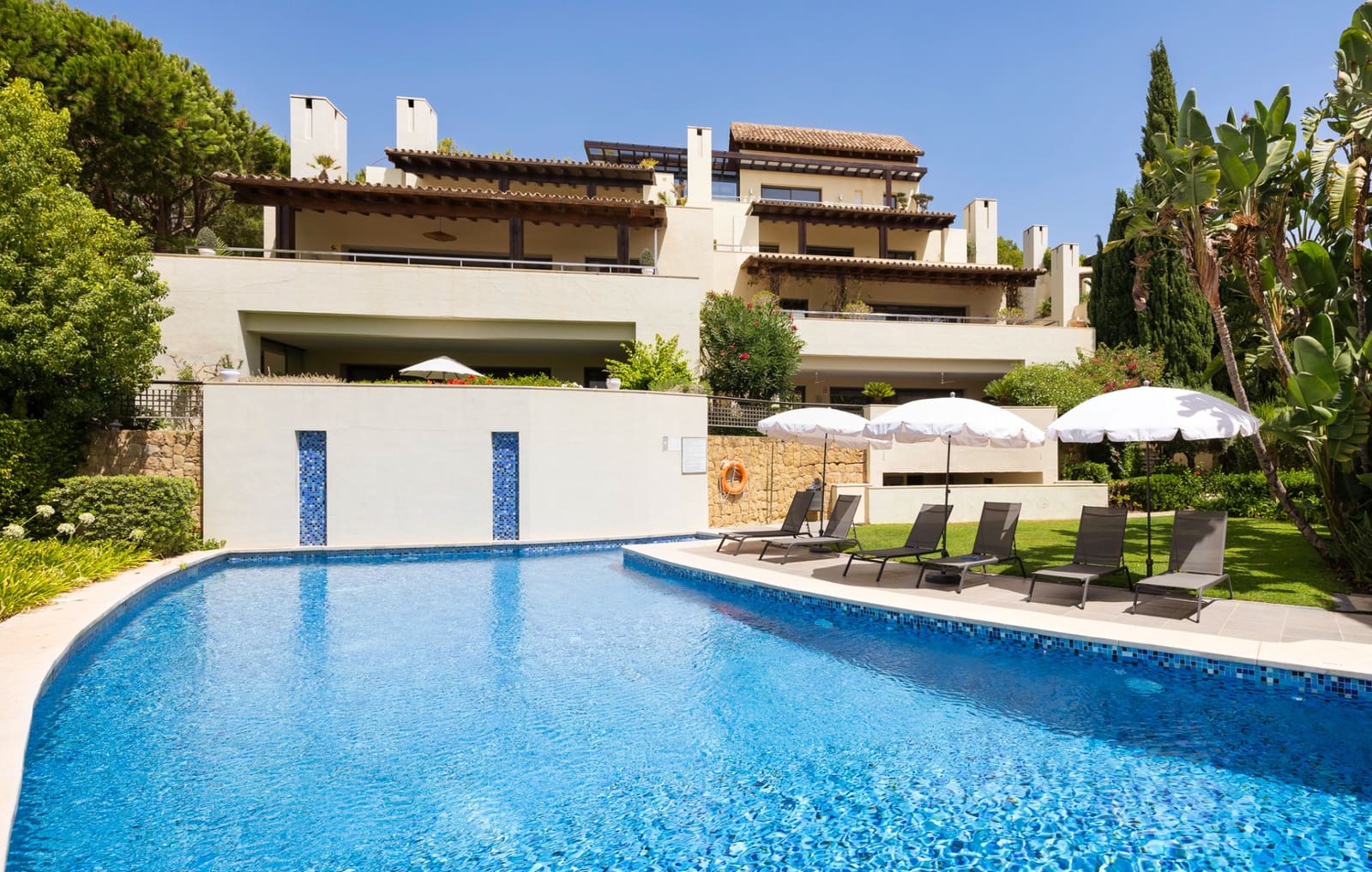 3 bedroom Apartment for sale in Marbella with pool garage - € 1,595,000 (Ref: 10066543)
