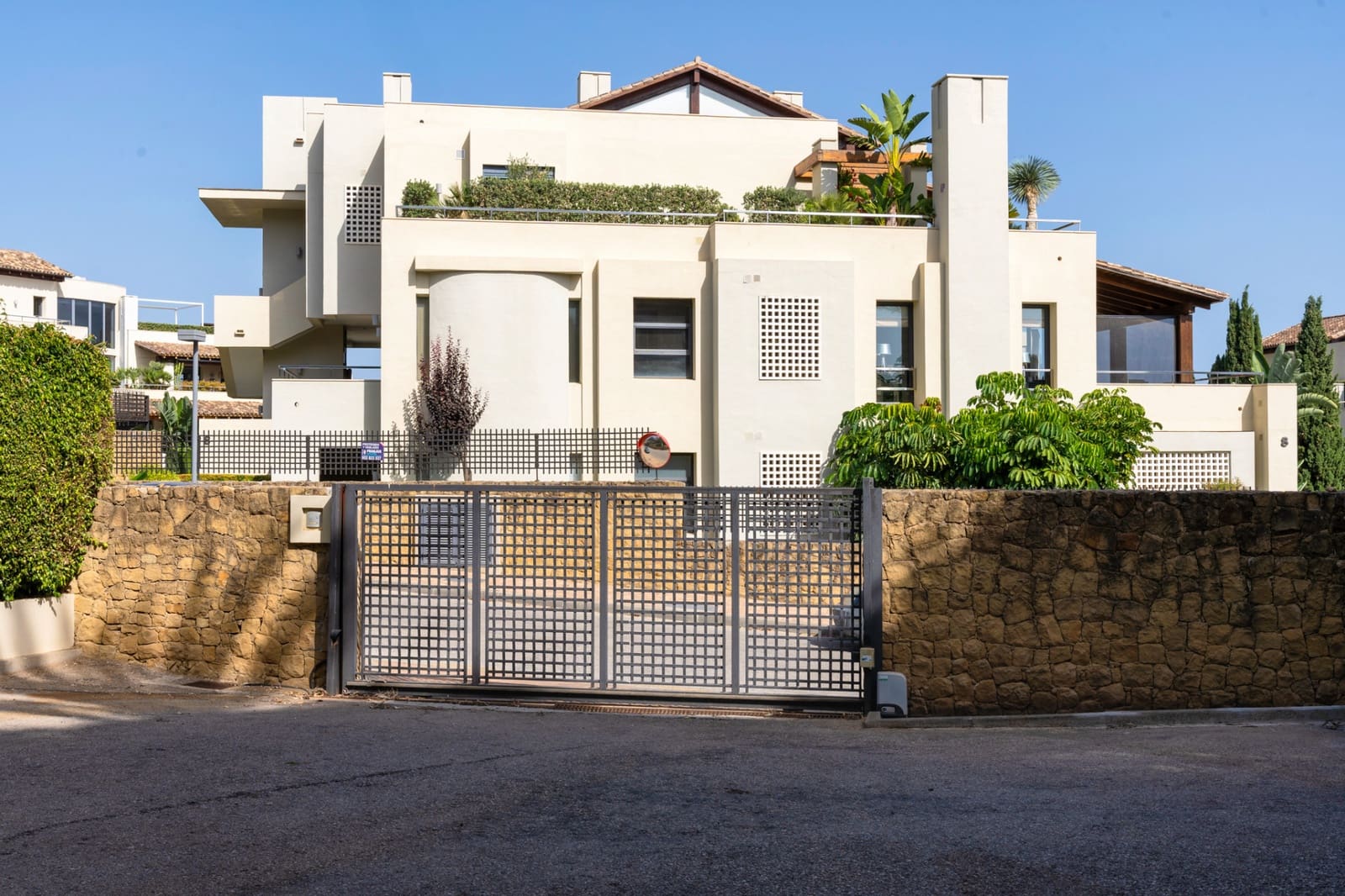 3 bedroom Apartment for sale in Marbella with pool garage - € 1,595,000 (Ref: 10066543)