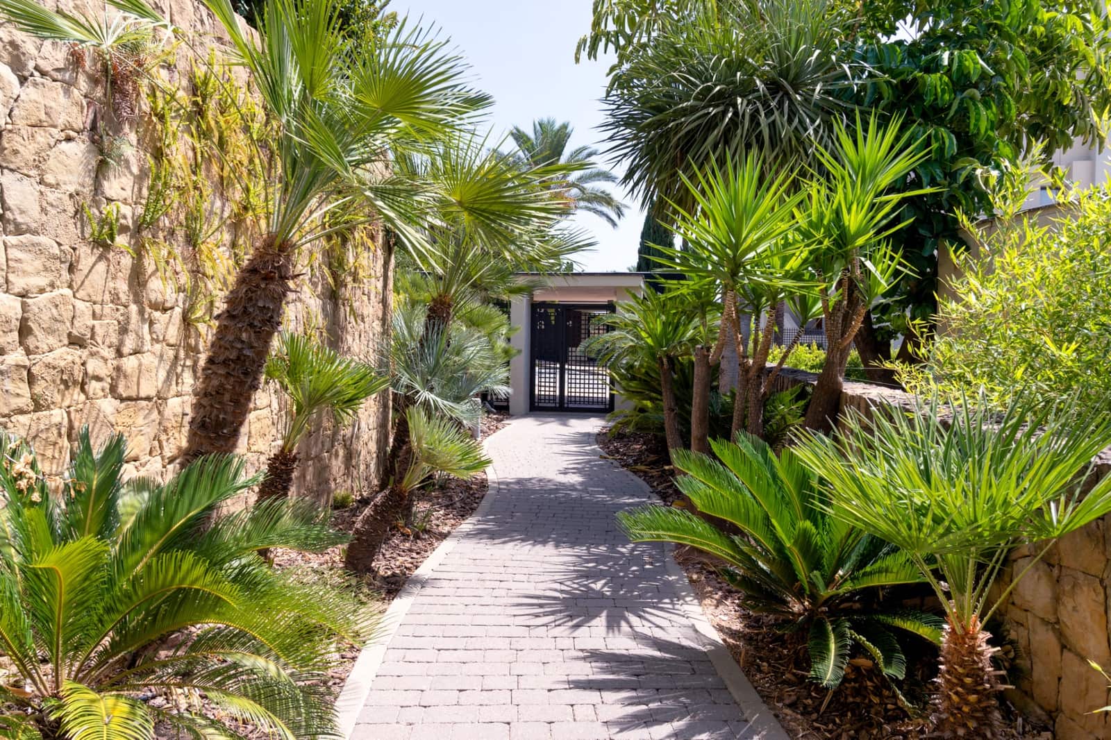 3 bedroom Apartment for sale in Marbella with pool garage - € 1,595,000 (Ref: 10066543)