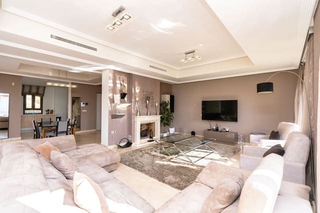 Chalet de 4 habitaciones en Marbella en venta con piscina garaje - 1.275.000 € (Ref: 10066547)