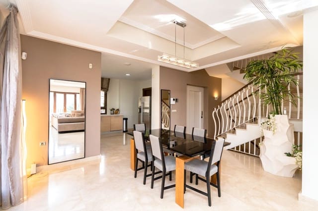 Chalet de 4 habitaciones en Marbella en venta con piscina garaje - 1.275.000 € (Ref: 10066547)