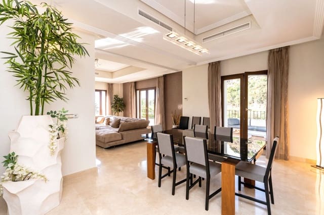 Chalet de 4 habitaciones en Marbella en venta con piscina garaje - 1.275.000 € (Ref: 10066547)