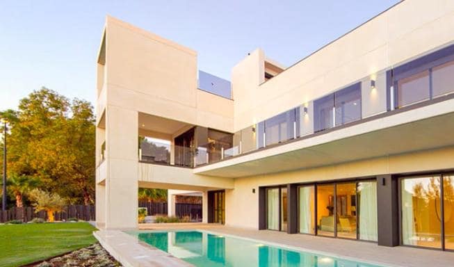 5 makuuhuone Huvila myytävänä paikassa Benalmadena mukana uima-altaan 
autotalli - 2 200 000 € (Ref: 10066548)
