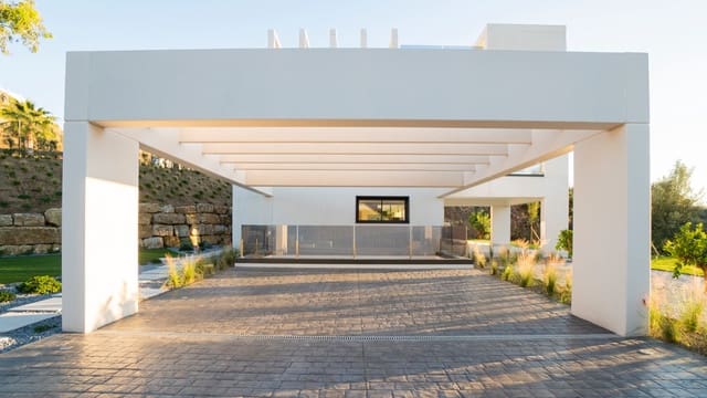 5 makuuhuone Huvila myytävänä paikassa Benalmádena mukana uima-altaan 
autotalli - 2 200 000 € (Ref: 10066548)