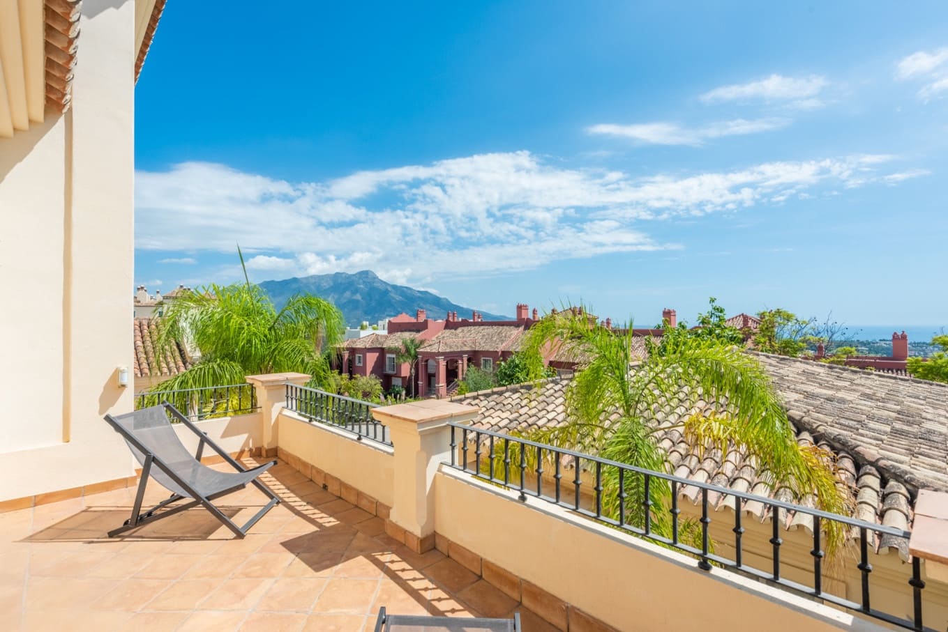 5 bedroom Villa for sale in Marbella with pool garage - € 3,100,000 (Ref: 10066550)